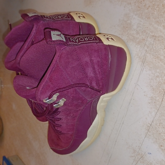 Jordan 12s - Picture 3 of 8